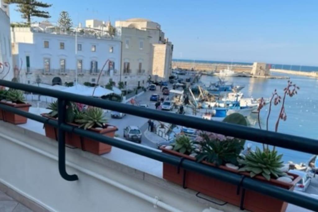 Appartement Emozioni Dal Porto à Trani Extérieur photo