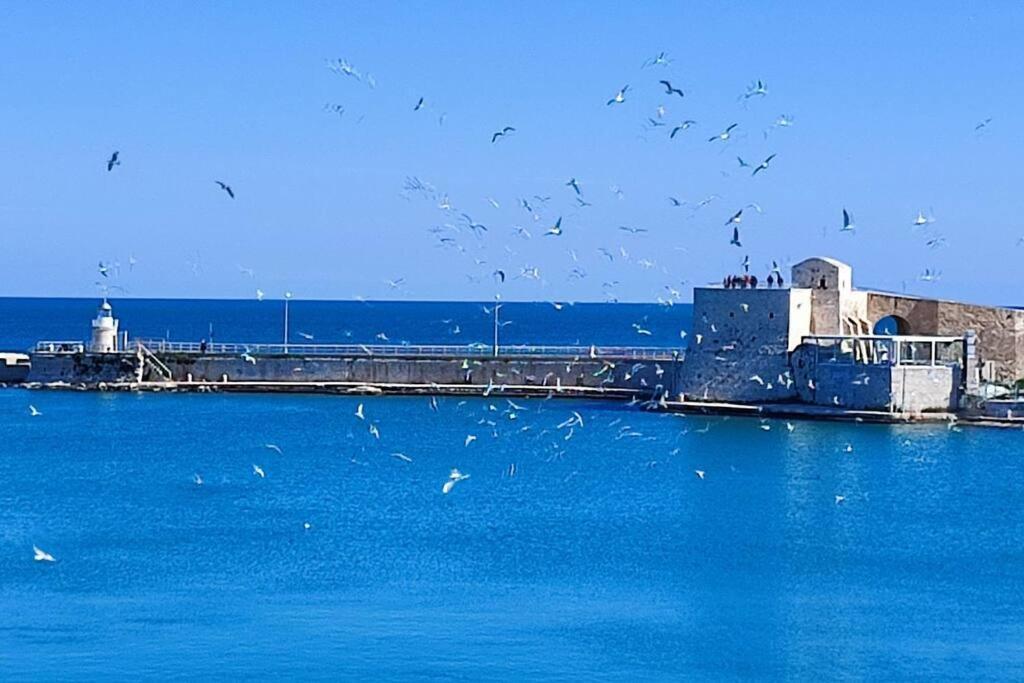 Appartement Emozioni Dal Porto à Trani Extérieur photo